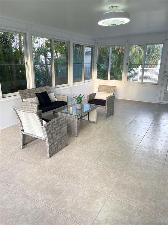 For Sale: $669,000 (2 beds, 2 baths, 1061 Square Feet)