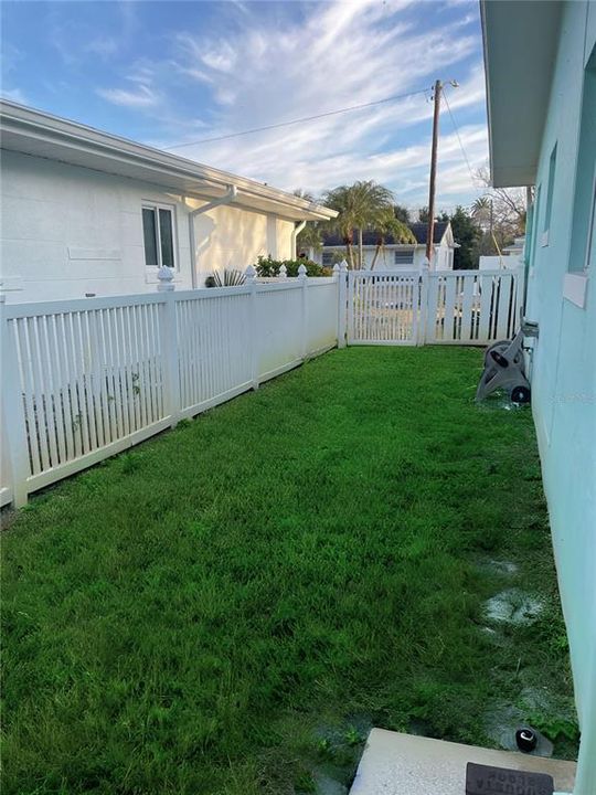For Sale: $669,000 (2 beds, 2 baths, 1061 Square Feet)
