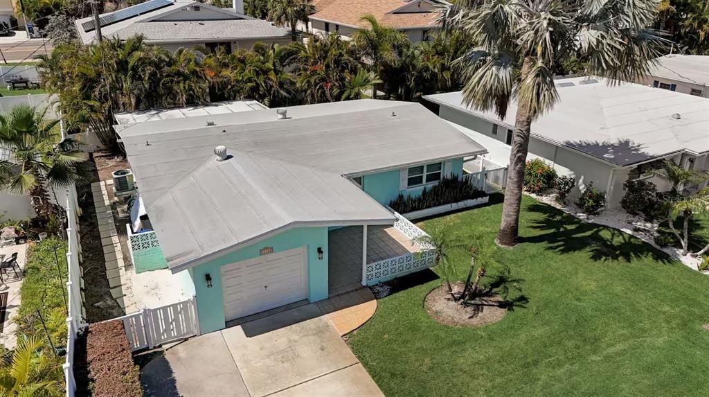 For Sale: $669,000 (2 beds, 2 baths, 1061 Square Feet)