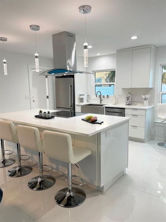 For Sale: $669,000 (2 beds, 2 baths, 1061 Square Feet)