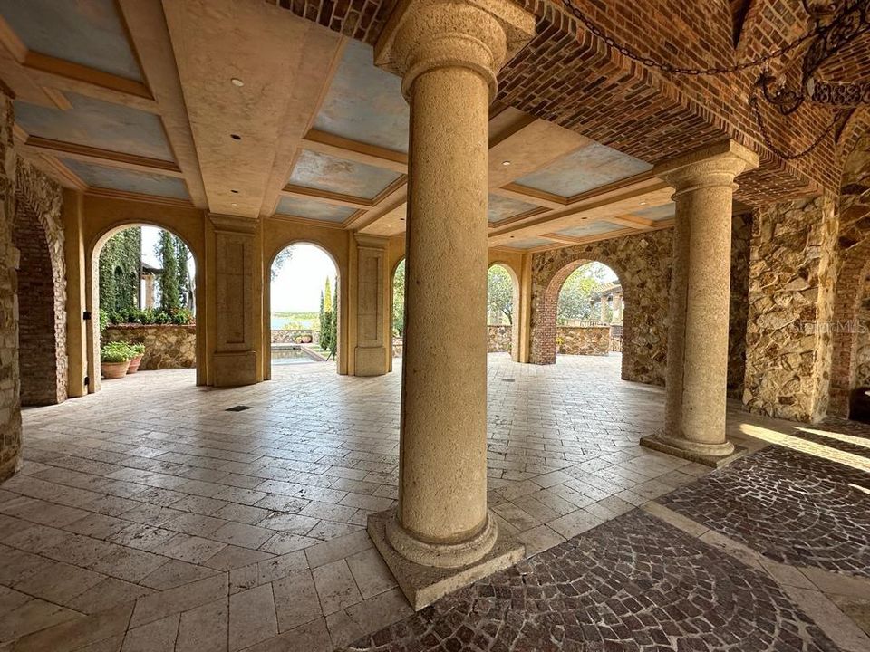 En Renta: $5,600 (5 camas, 3 baños, 3076 Pies cuadrados)