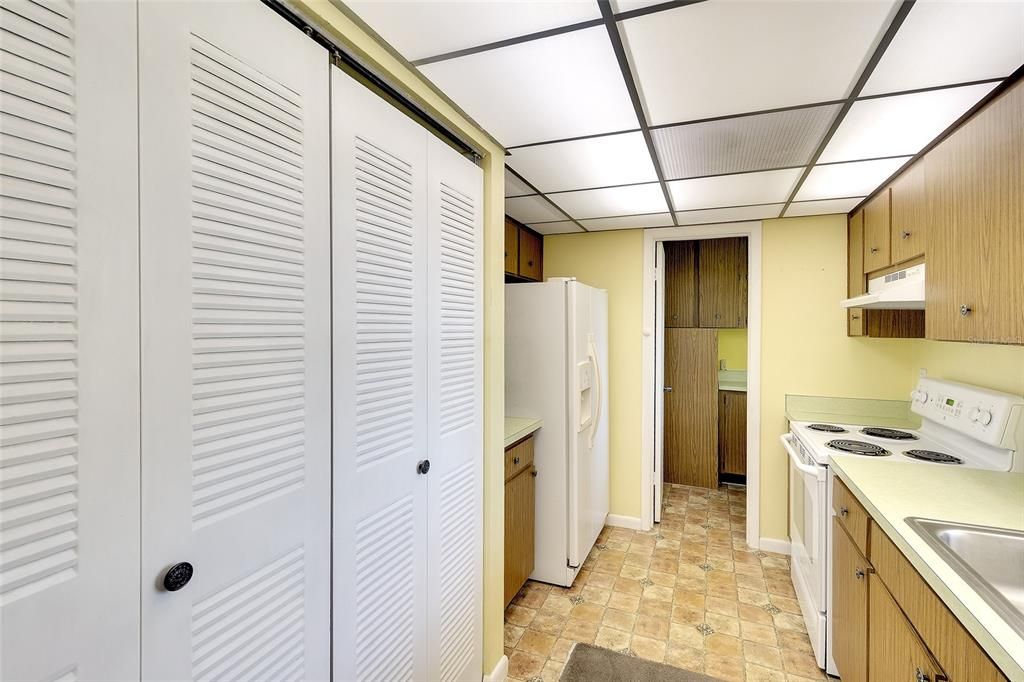 Под контрактом: $120,000 (2 спален, 2 ванн, 1044 Квадратных фут)