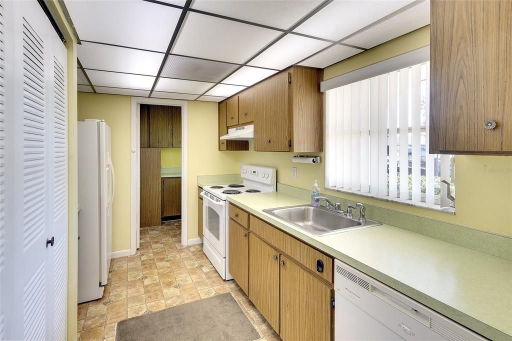 Под контрактом: $120,000 (2 спален, 2 ванн, 1044 Квадратных фут)