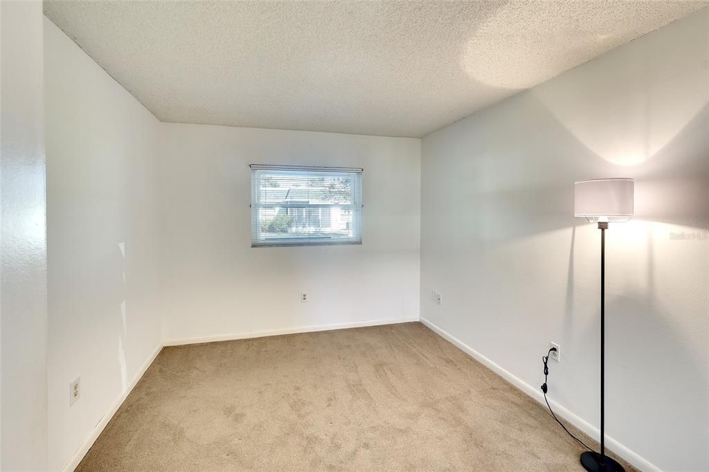 Под контрактом: $120,000 (2 спален, 2 ванн, 1044 Квадратных фут)