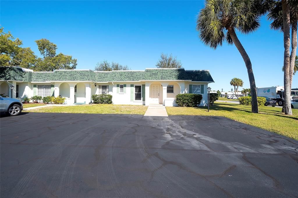 Под контрактом: $120,000 (2 спален, 2 ванн, 1044 Квадратных фут)