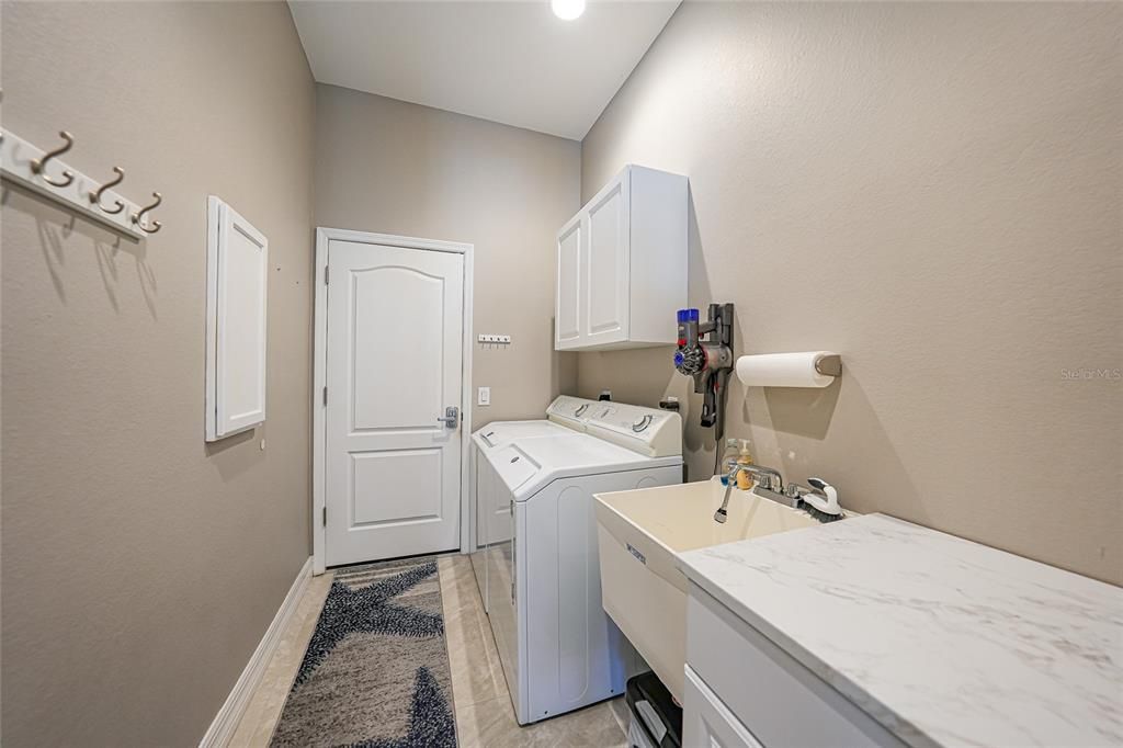 For Sale: $630,000 (4 beds, 2 baths, 2712 Square Feet)