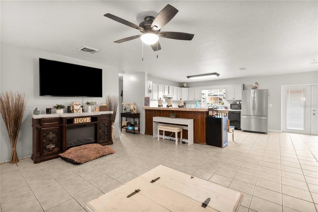 For Sale: $699,000 (3 beds, 2 baths, 1711 Square Feet)