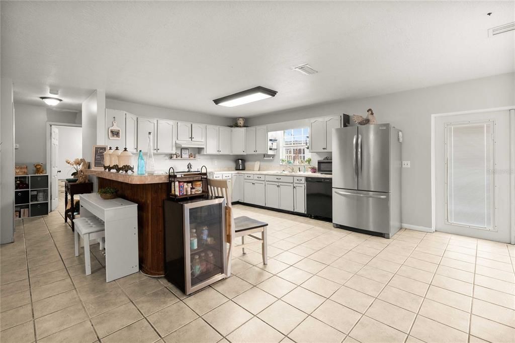 For Sale: $699,000 (3 beds, 2 baths, 1711 Square Feet)