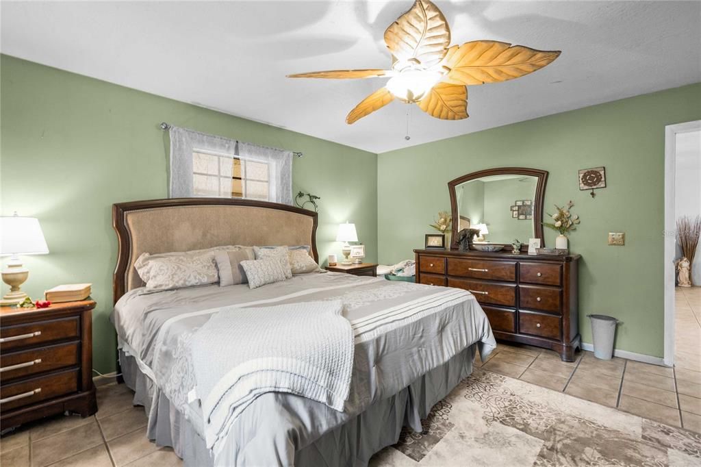 For Sale: $699,000 (3 beds, 2 baths, 1711 Square Feet)