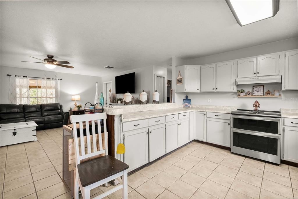 For Sale: $699,000 (3 beds, 2 baths, 1711 Square Feet)