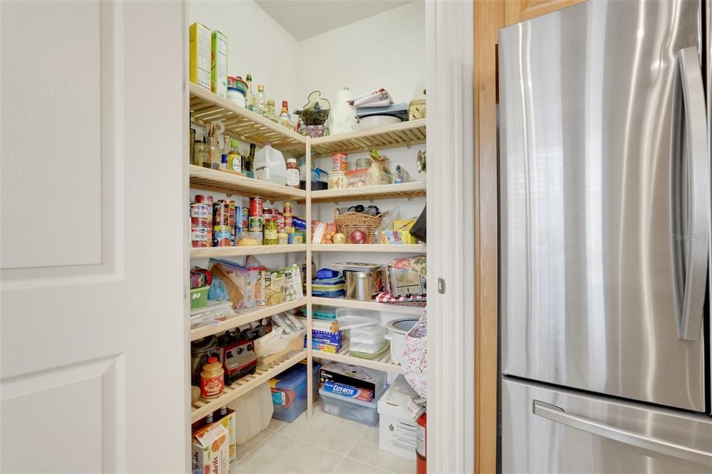 На продажу: $349,999 (2 спален, 2 ванн, 2031 Квадратных фут)