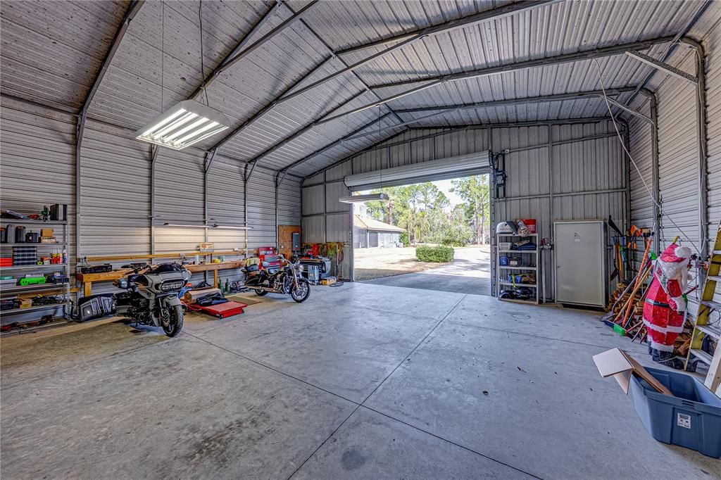 Activo con contrato: $825,000 (4 camas, 3 baños, 3627 Pies cuadrados)