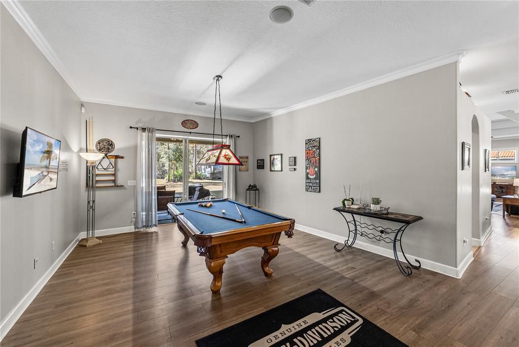Activo con contrato: $825,000 (4 camas, 3 baños, 3627 Pies cuadrados)