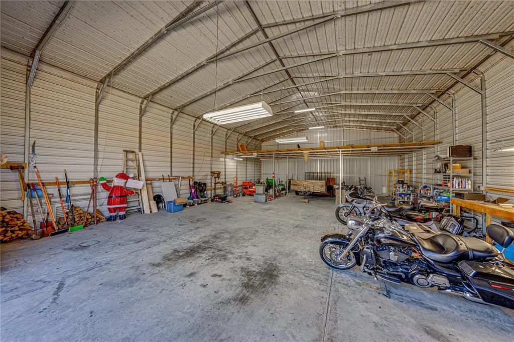 Activo con contrato: $825,000 (4 camas, 3 baños, 3627 Pies cuadrados)