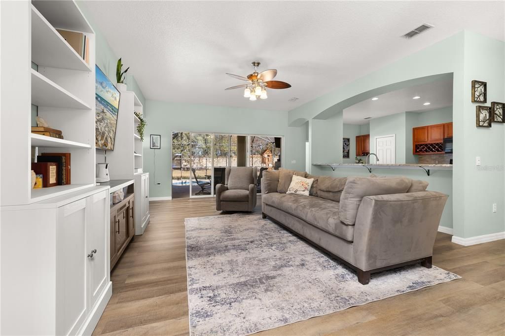 Active With Contract: $539,900 (5 beds, 3 baths, 2813 Square Feet)