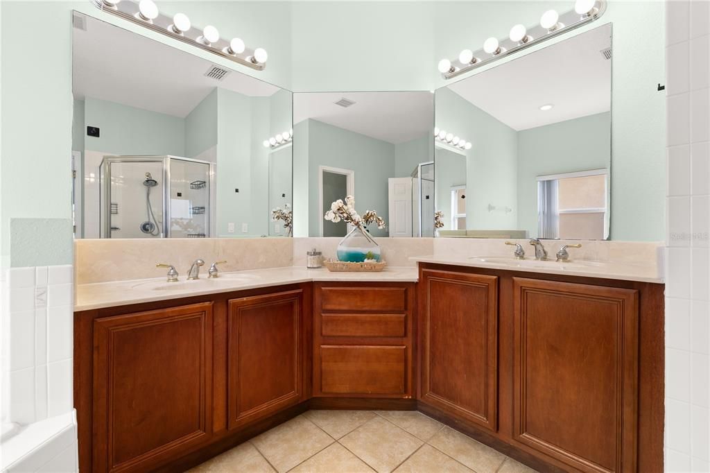 Active With Contract: $539,900 (5 beds, 3 baths, 2813 Square Feet)
