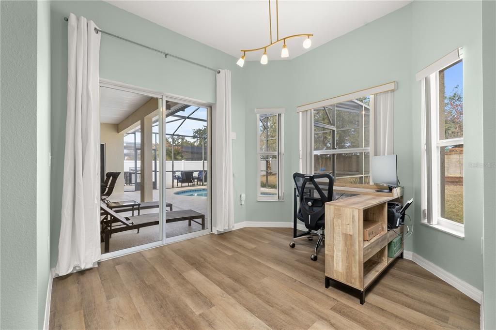 Active With Contract: $539,900 (5 beds, 3 baths, 2813 Square Feet)