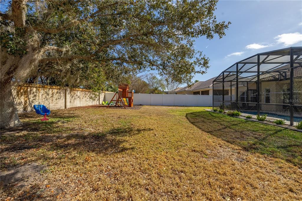 Active With Contract: $539,900 (5 beds, 3 baths, 2813 Square Feet)
