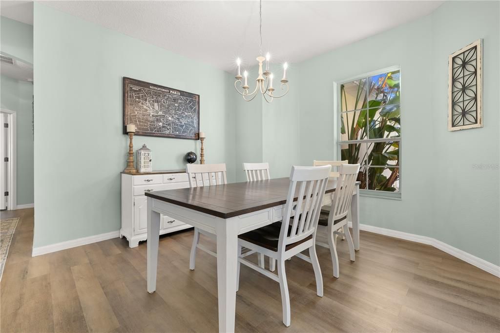 Active With Contract: $539,900 (5 beds, 3 baths, 2813 Square Feet)