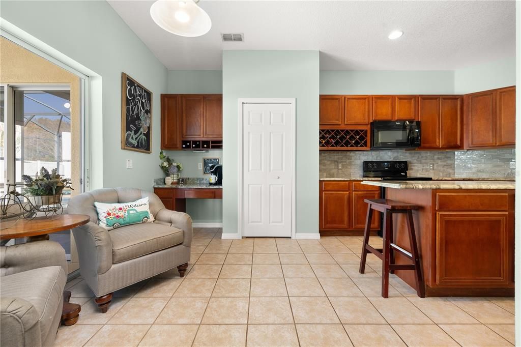 Active With Contract: $539,900 (5 beds, 3 baths, 2813 Square Feet)