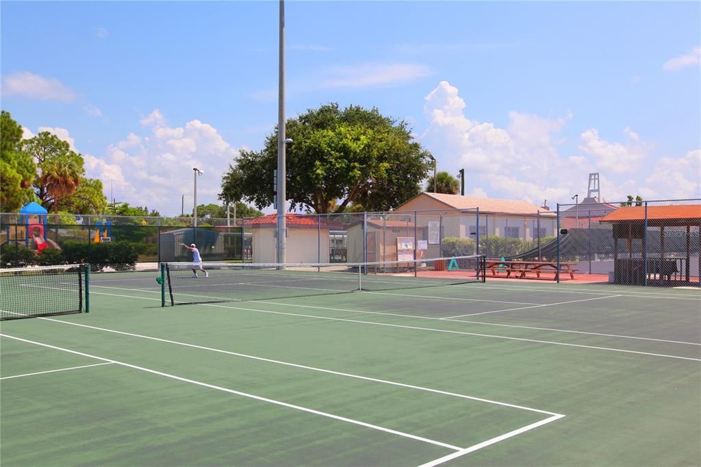 Activo con contrato: $215,000 (2 camas, 2 baños, 1152 Pies cuadrados)
