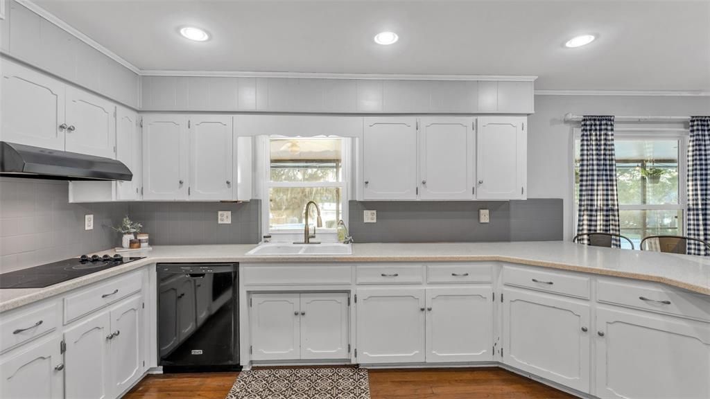 For Sale: $749,000 (5 beds, 3 baths, 3913 Square Feet)