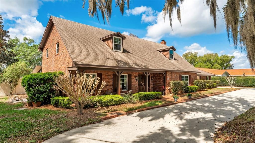 For Sale: $749,000 (5 beds, 3 baths, 3913 Square Feet)