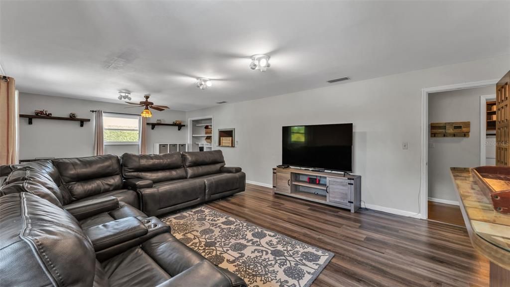 For Sale: $749,000 (5 beds, 3 baths, 3913 Square Feet)
