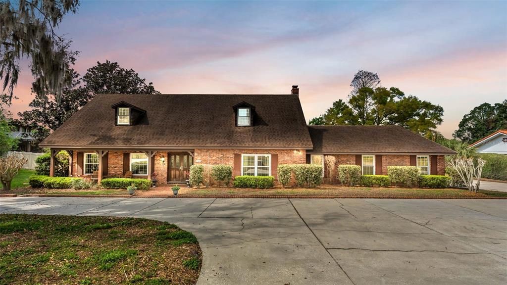 For Sale: $749,000 (5 beds, 3 baths, 3913 Square Feet)