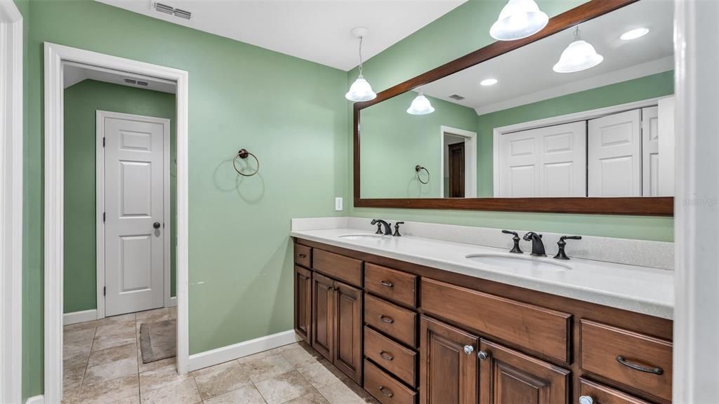 For Sale: $749,000 (5 beds, 3 baths, 3913 Square Feet)