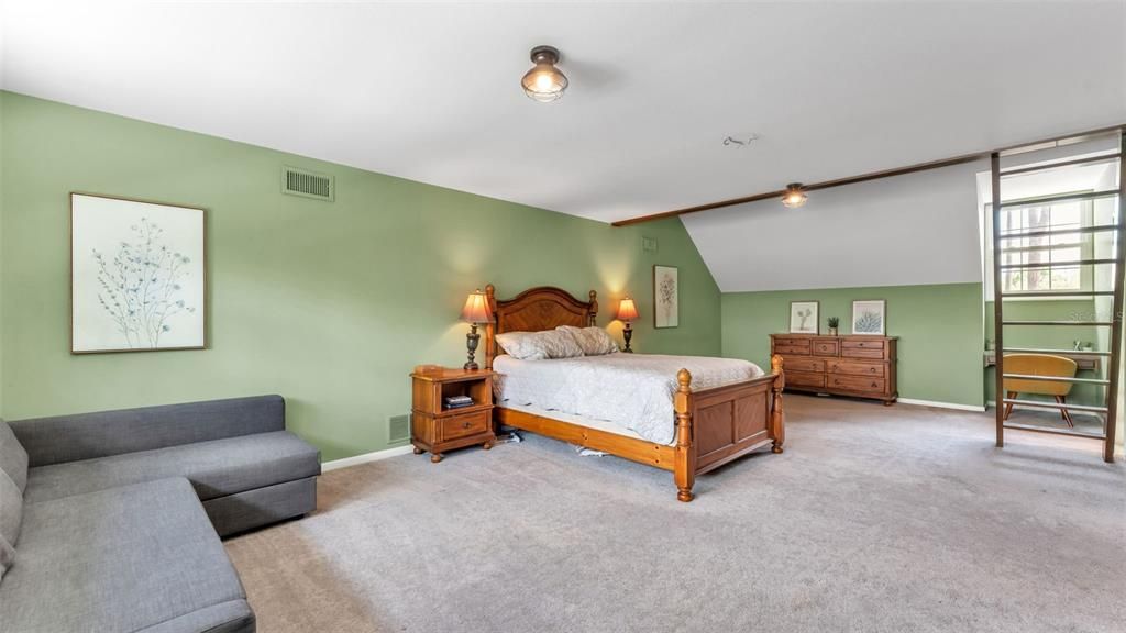 For Sale: $749,000 (5 beds, 3 baths, 3913 Square Feet)