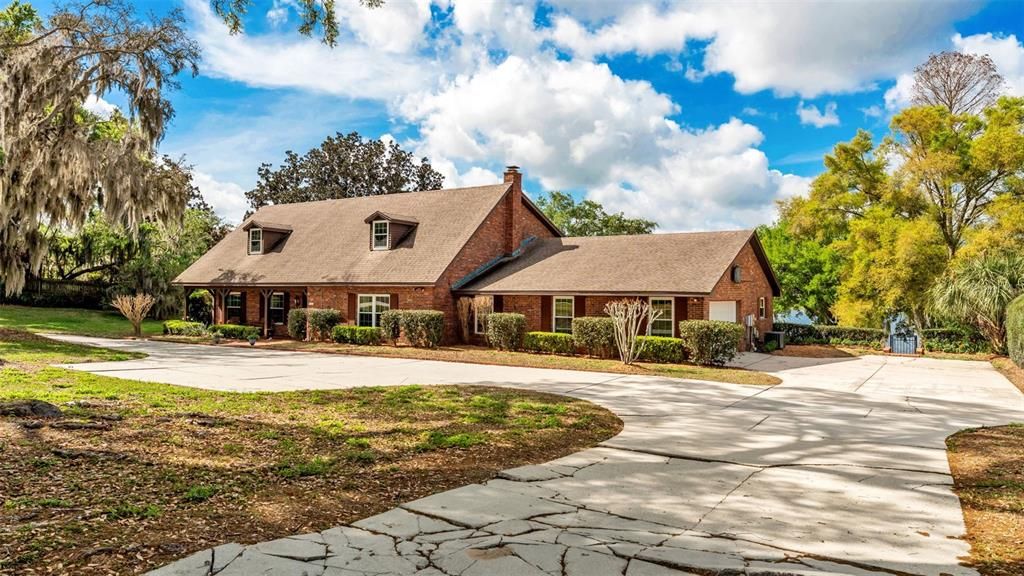 For Sale: $749,000 (5 beds, 3 baths, 3913 Square Feet)