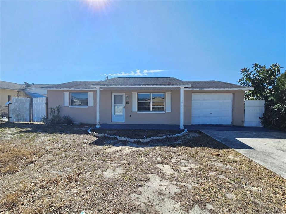 For Rent: $1,375 (2 beds, 1 baths, 720 Square Feet)