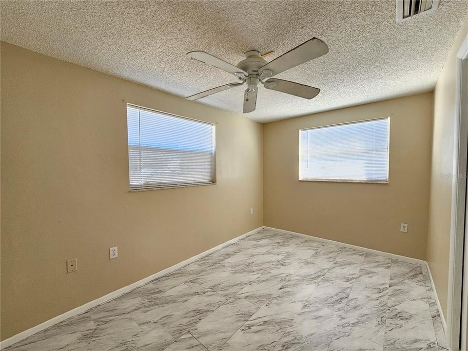 For Rent: $1,375 (2 beds, 1 baths, 720 Square Feet)