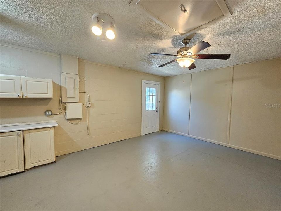 For Rent: $1,375 (2 beds, 1 baths, 720 Square Feet)