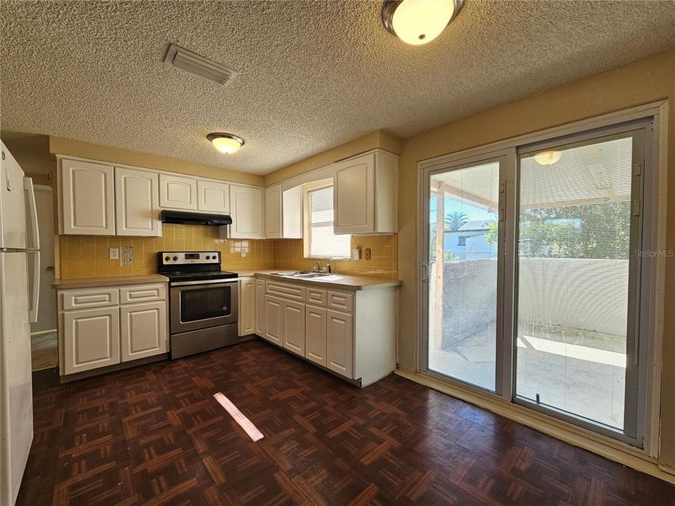 For Rent: $1,375 (2 beds, 1 baths, 720 Square Feet)