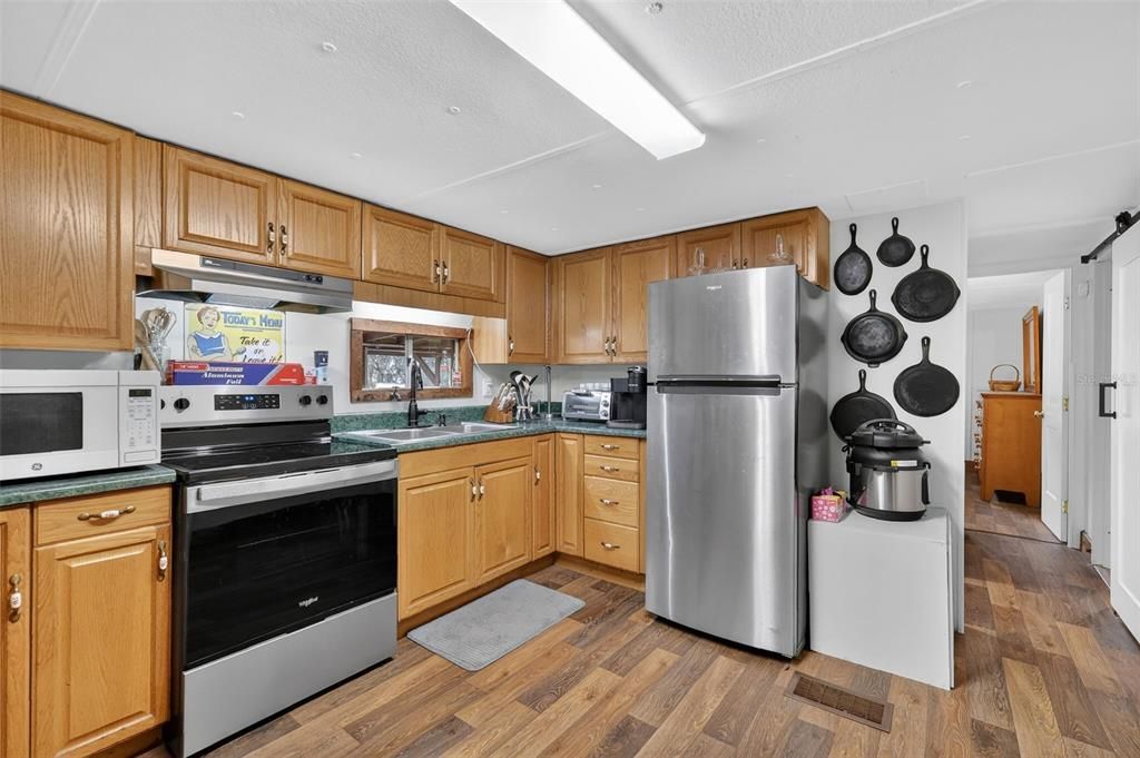 For Sale: $369,000 (3 beds, 2 baths, 1046 Square Feet)