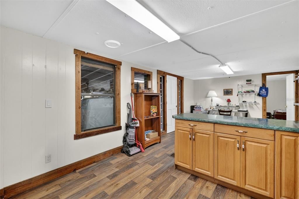 For Sale: $369,000 (3 beds, 2 baths, 1046 Square Feet)