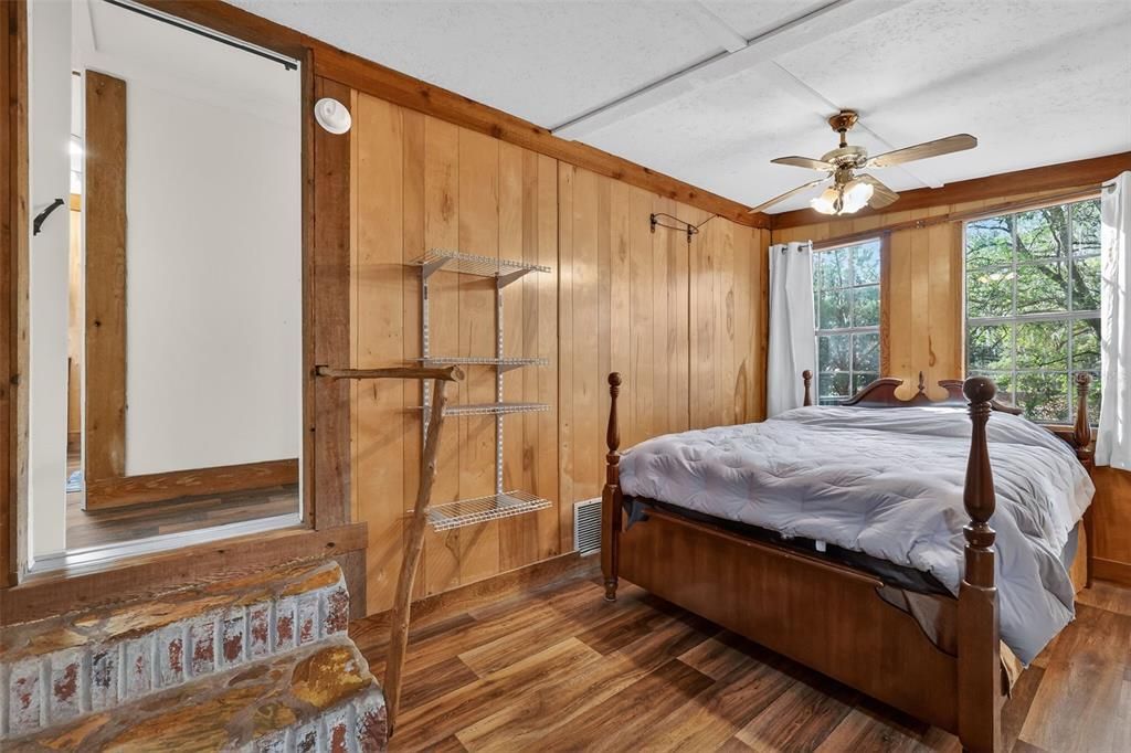For Sale: $369,000 (3 beds, 2 baths, 1046 Square Feet)