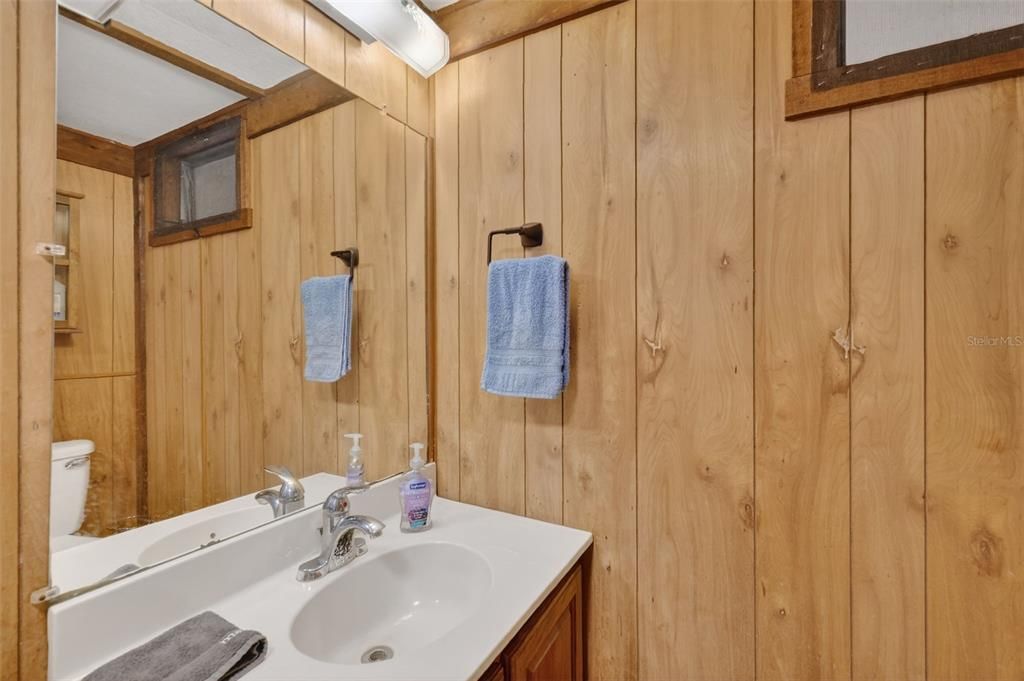 For Sale: $369,000 (3 beds, 2 baths, 1046 Square Feet)