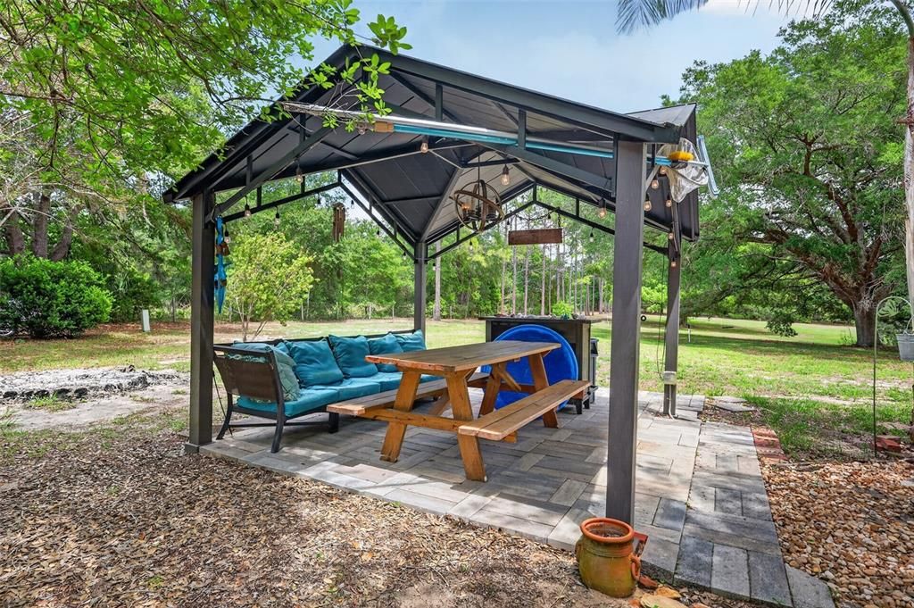For Sale: $369,000 (3 beds, 2 baths, 1046 Square Feet)