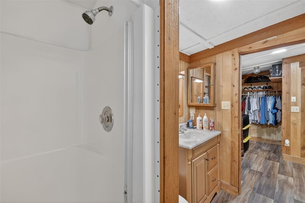 For Sale: $369,000 (3 beds, 2 baths, 1046 Square Feet)