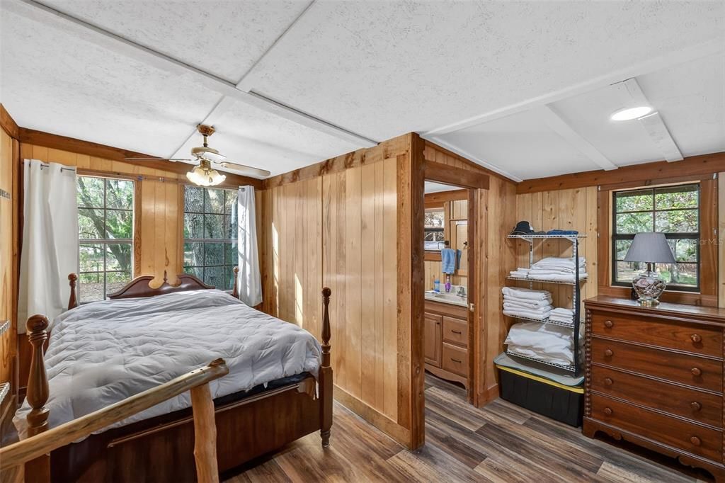 For Sale: $369,000 (3 beds, 2 baths, 1046 Square Feet)
