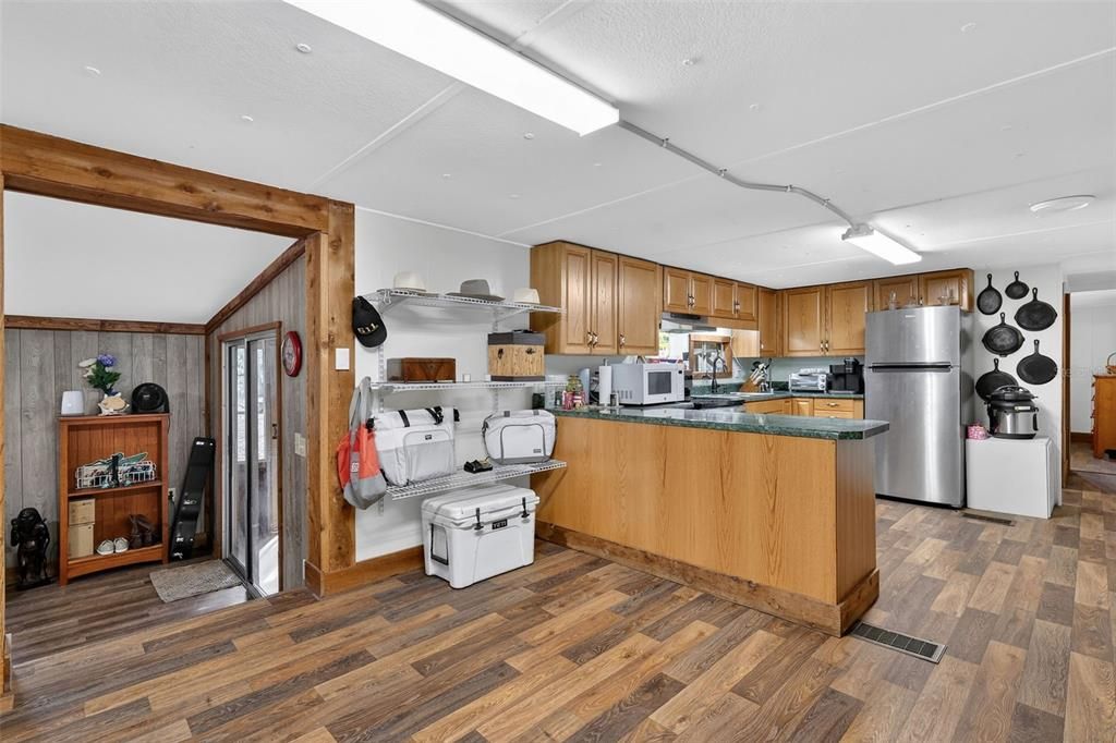 For Sale: $369,000 (3 beds, 2 baths, 1046 Square Feet)
