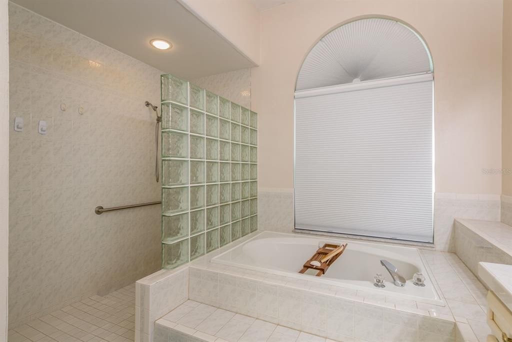 En Venta: $1,465,000 (4 camas, 3 baños, 3051 Pies cuadrados)