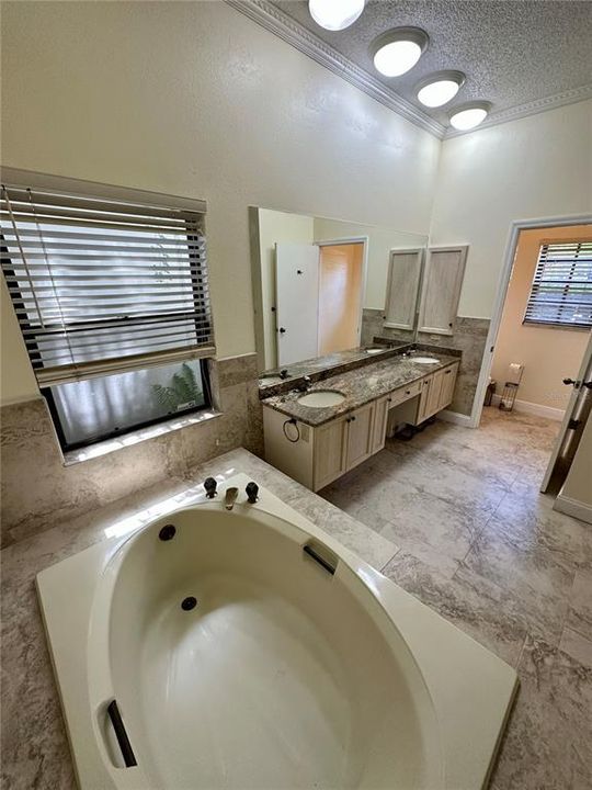 В аренду: $4,300 (3 спален, 2 ванн, 2423 Квадратных фут)