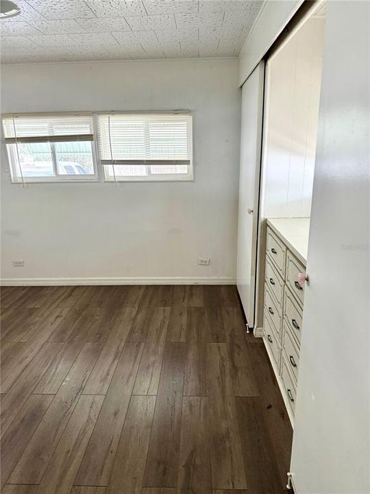 На продажу: $199,990 (2 спален, 1 ванн, 984 Квадратных фут)
