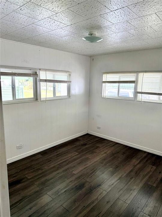На продажу: $199,990 (2 спален, 1 ванн, 984 Квадратных фут)