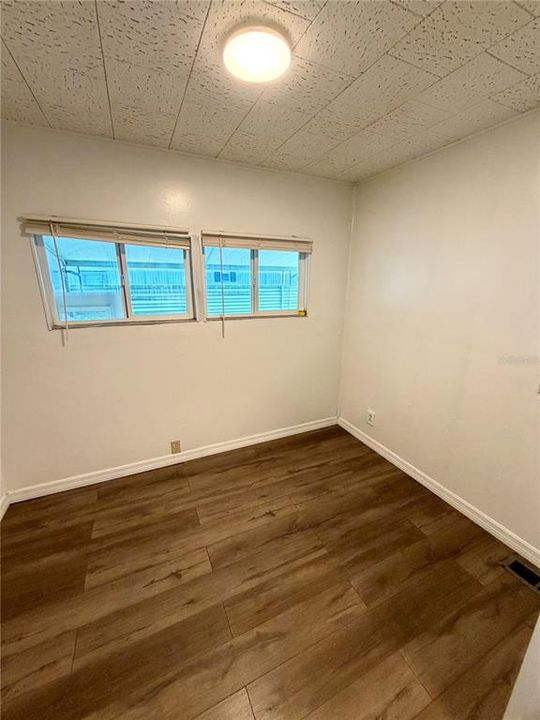 На продажу: $199,990 (2 спален, 1 ванн, 984 Квадратных фут)