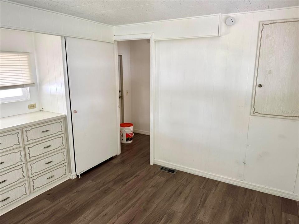 На продажу: $199,990 (2 спален, 1 ванн, 984 Квадратных фут)